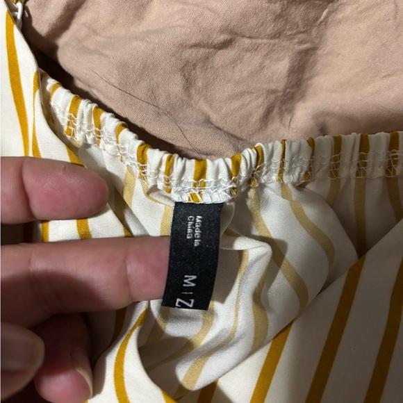 🛍Bundle sale🛍Zaful Yellow and White Striped romper Sleeveless V-Neck medium - Picture 10 of 12